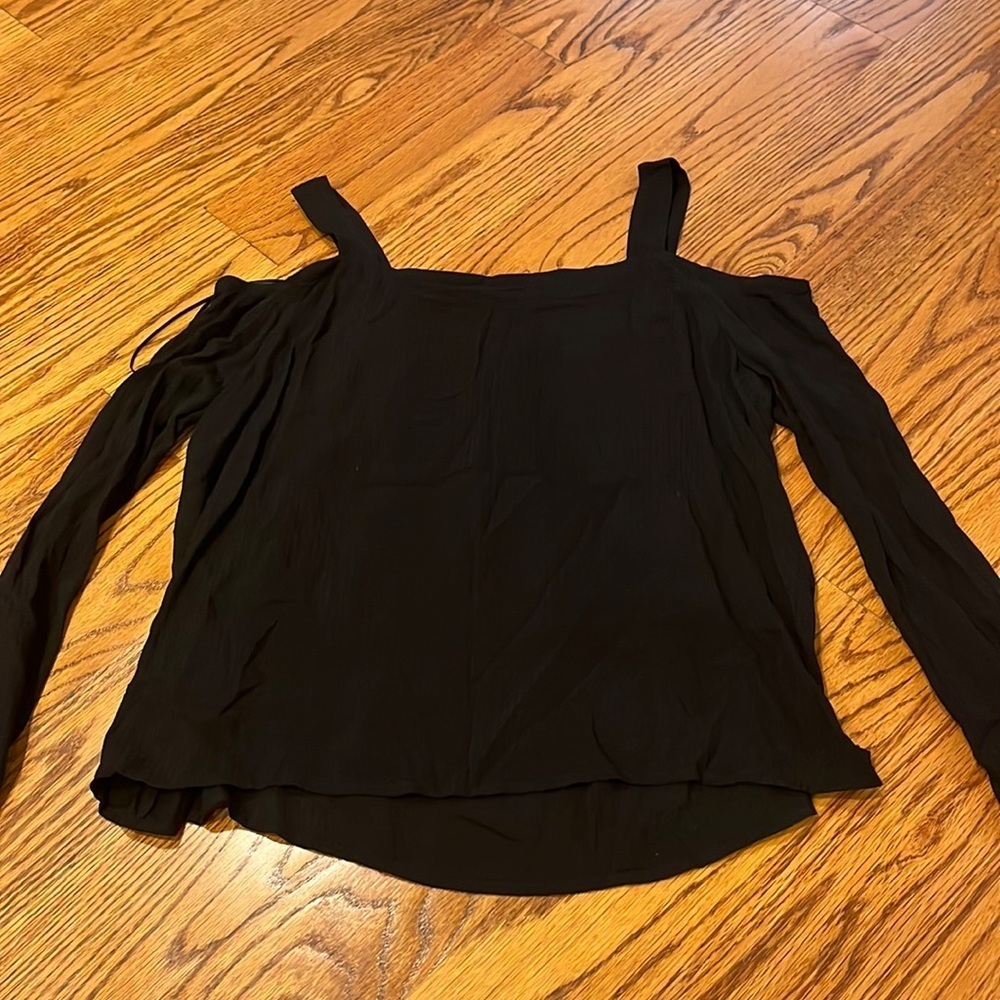 All Saints Woman’s Cut Out Shoulders Top Size US 6